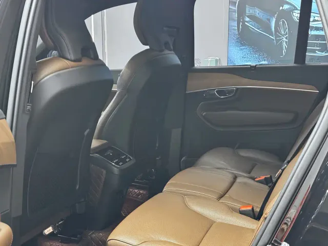Volvo XC90 — Фото автомобиля 6