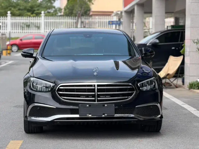 Фотография автомобиля — Mercedes-Benz E-Class