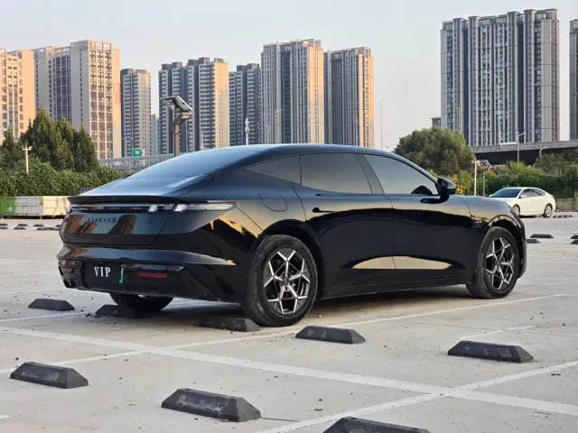 Lynk & Co 10 EM-P — Фото автомобиля 7
