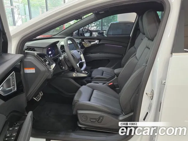 Audi Q4 e-tron — Фото автомобиля 10