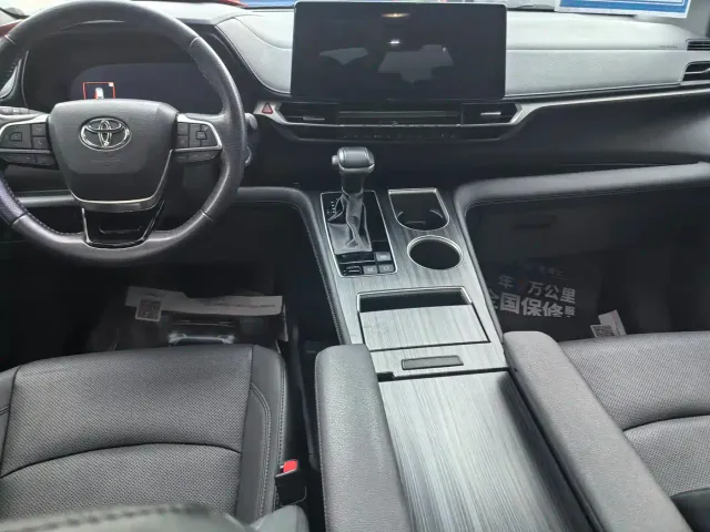 Toyota Sienna — Фото автомобиля 8