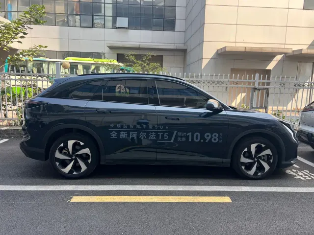 Arcfox Alpha T5 — Фото автомобиля 5