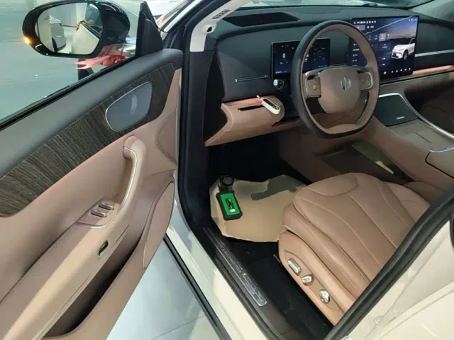 Leapmotor C11 — Фото автомобиля 15