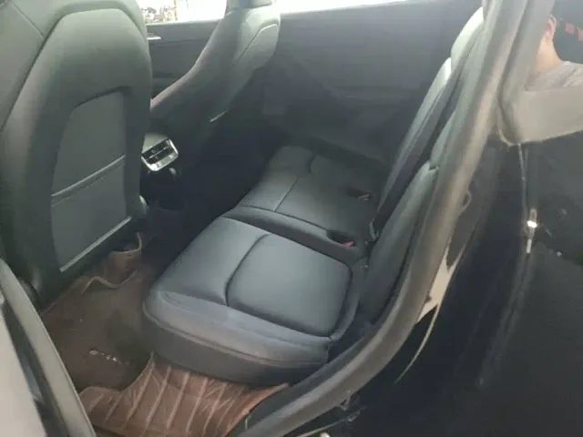 Tesla Model Y — Фото автомобиля 16