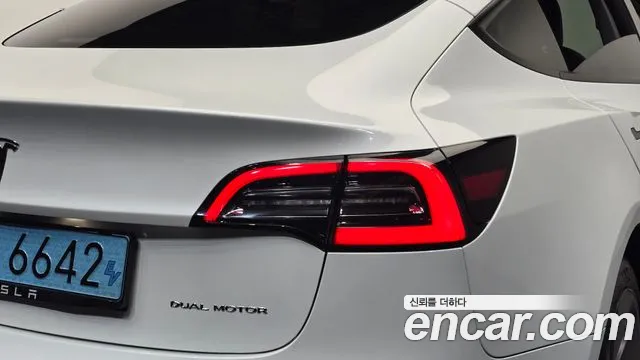 Tesla Model 3 — Фото автомобиля 8