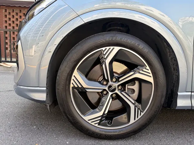 Audi Q4 e-tron — Фото автомобиля 4