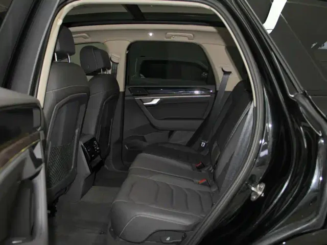 Volkswagen Touareg — Фото автомобиля 7