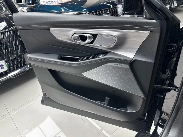 GAC Trumpchi GS8 — Фото автомобиля 10
