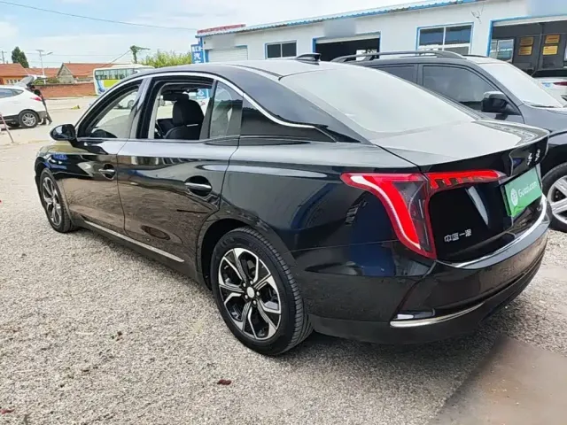 Hongqi Hongqi E-QM5 2021 Charging Flag Premium Edition — Фото автомобиля 4