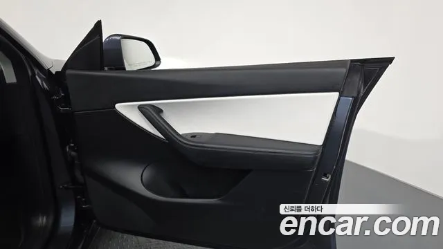 Tesla Model Y — Фото автомобиля 21
