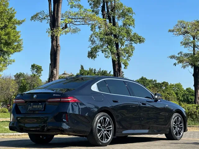 BMW 5 Series — Фото автомобиля 6