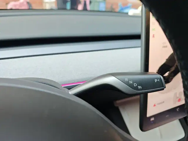 Tesla Model Y — Фото автомобиля 10