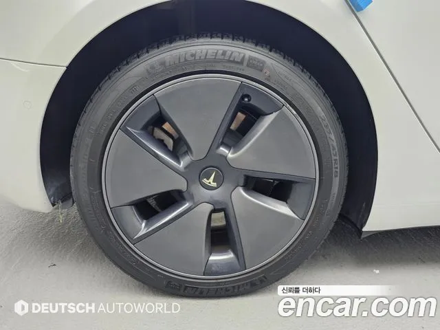 Tesla Model 3 — Фото автомобиля 5