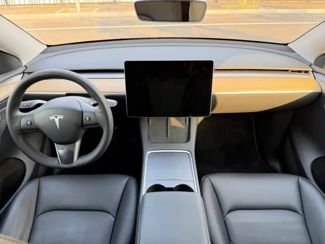 Tesla Model Y — Фото автомобиля 11