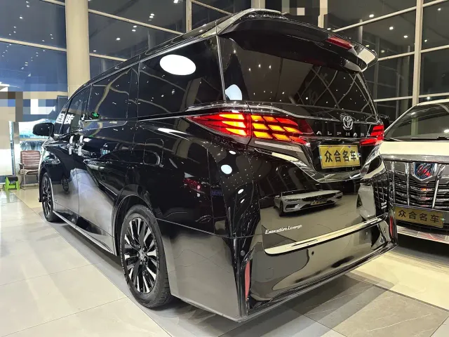 Toyota Alphard — Фото автомобиля 4