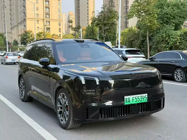 Lynk & Co 900 — Фото автомобиля 3