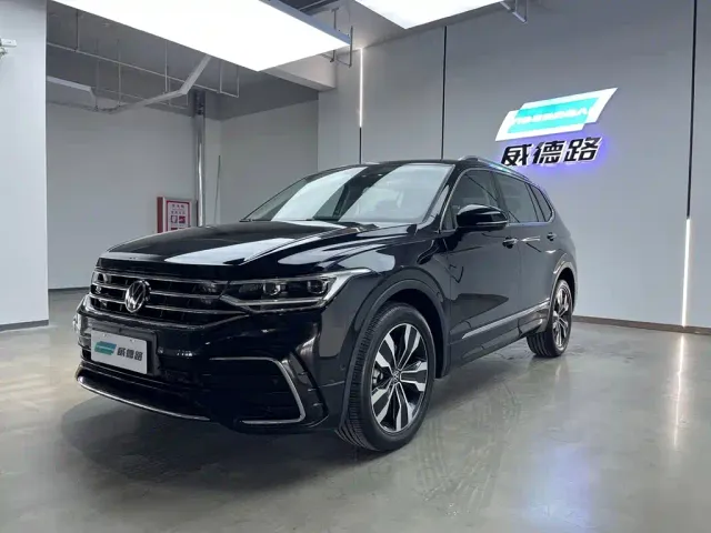 Фотография автомобиля — Volkswagen Tiguan L
