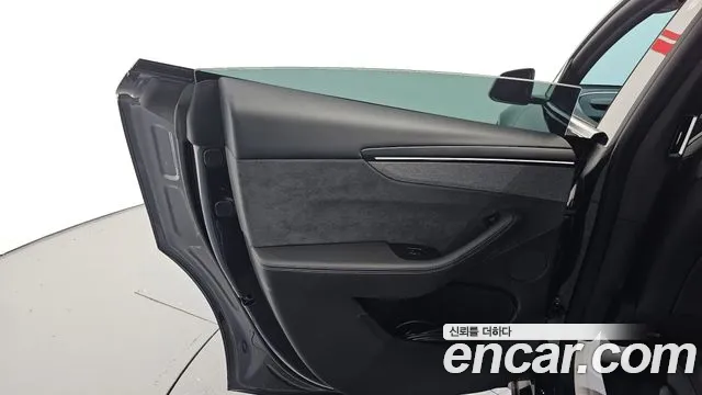 Tesla Model Y — Фото автомобиля 20