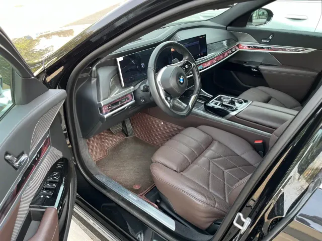 BMW 7 Series — Фото автомобиля 5