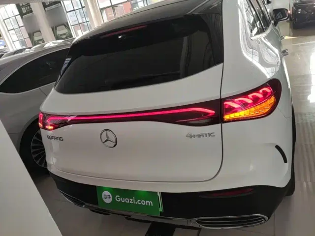 Mercedes-Benz EQE SUV — Фото автомобиля 5