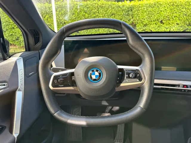 BMW iX — Фото автомобиля 13
