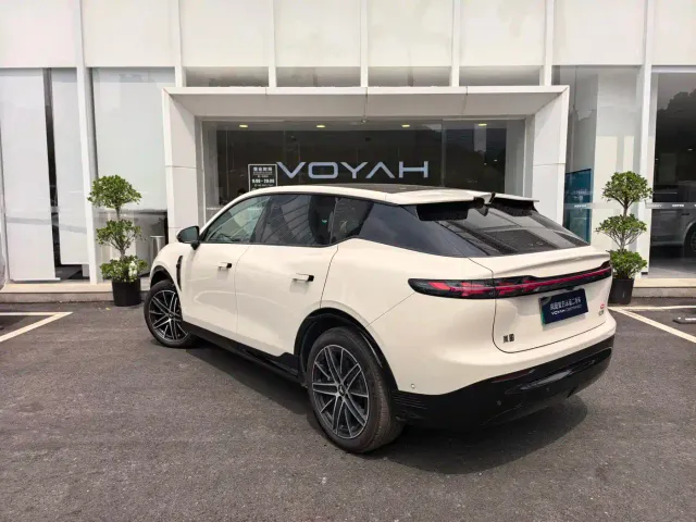 Voyah Zhiyin — Фото автомобиля 5