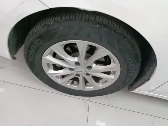 Roewe i5 — Фото автомобиля 22