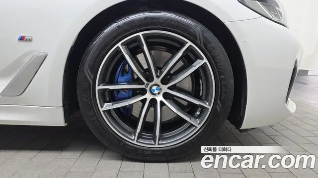 BMW 5 Series G30 — Фото автомобиля 21