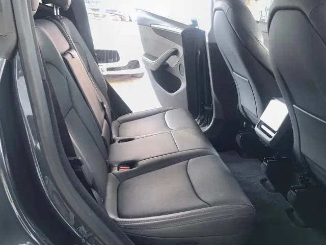 Tesla Model Y — Фото автомобиля 14