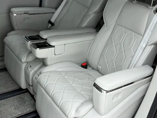Volvo EM90 — Фото автомобиля 19