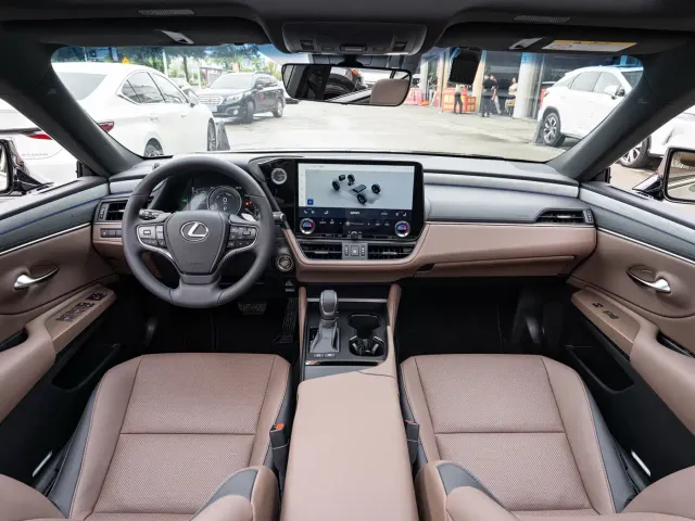 Lexus ES — Фото автомобиля 13