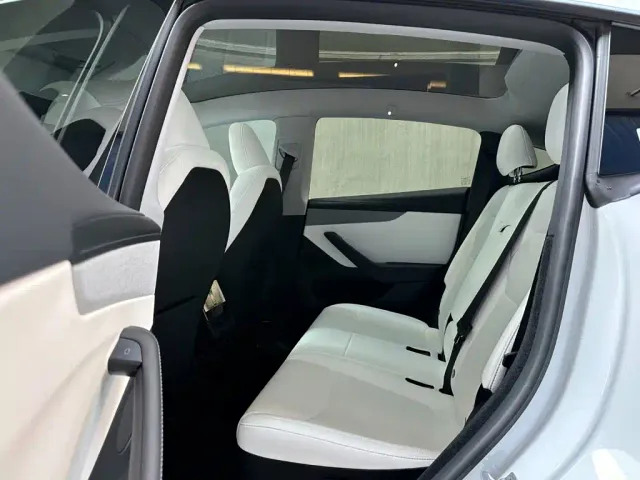 Tesla Model Y — Фото автомобиля 10