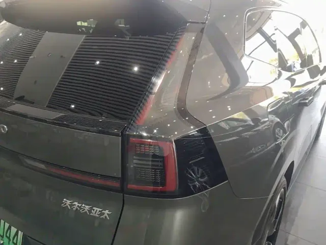 Volvo XC70 Plug-in Hybrid — Фото автомобиля 7