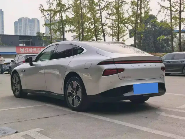 Xpeng P7 — Фото автомобиля 10