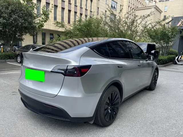 Tesla Model Y — Фото автомобиля 7