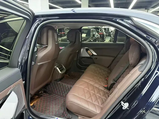 BMW 7 Series — Фото автомобиля 8