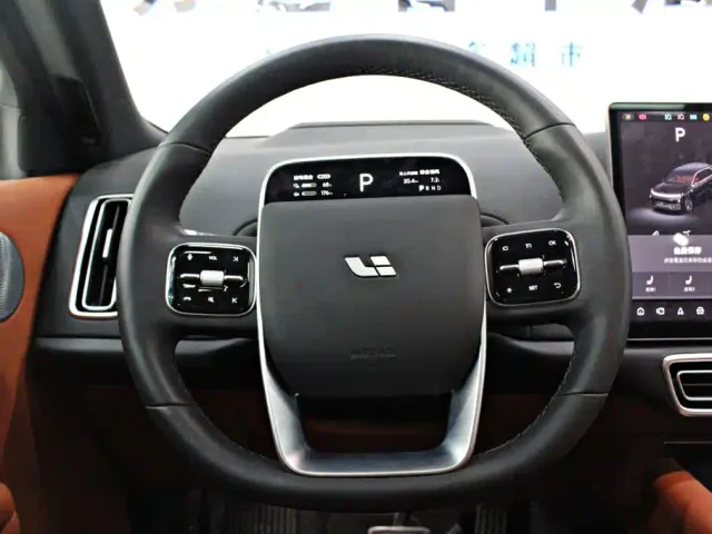 Li Auto L8 — Фото автомобиля 5