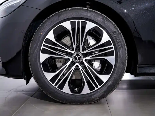 Mercedes-Benz E-Class — Фото автомобиля 10