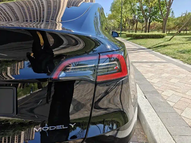 Tesla Model Y — Фото автомобиля 7