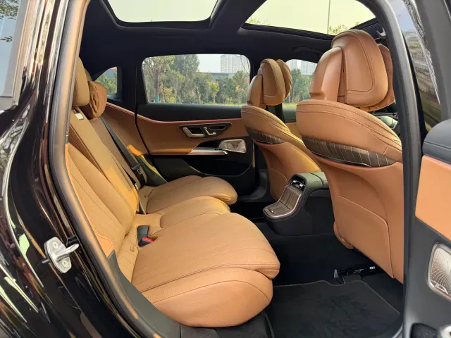 Mercedes-Benz E-Class — Фото автомобиля 10