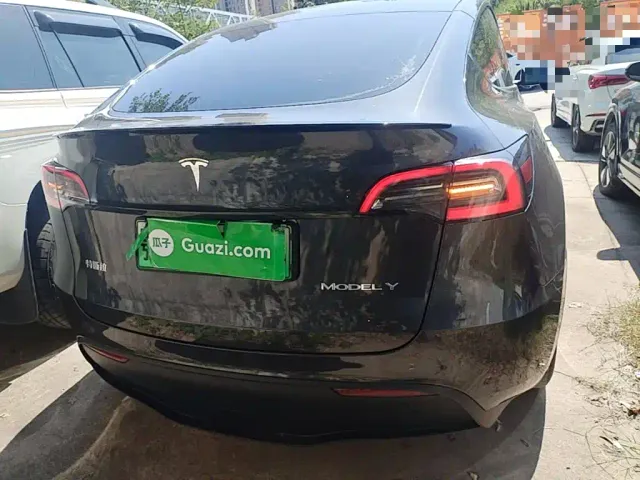 Tesla Model Y — Фото автомобиля 5