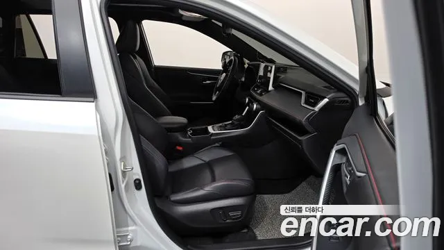 Toyota RAV4 — Фото автомобиля 11