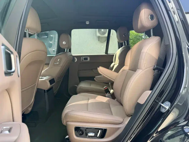 Li Auto L8 — Фото автомобиля 8