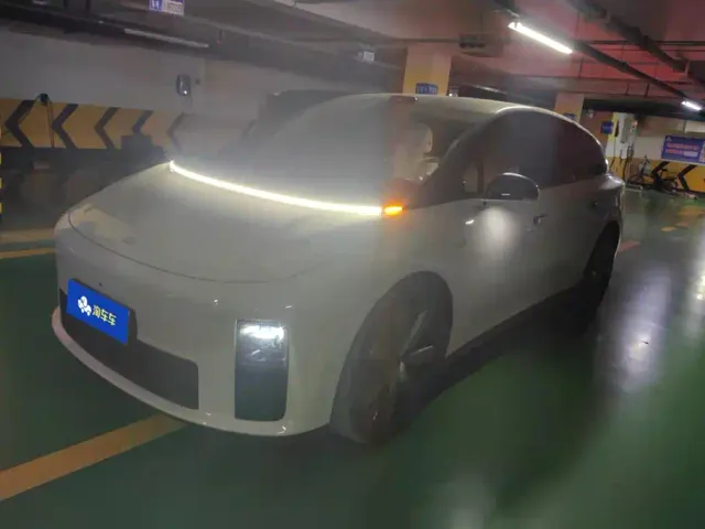 Фотография автомобиля — Li Auto i6