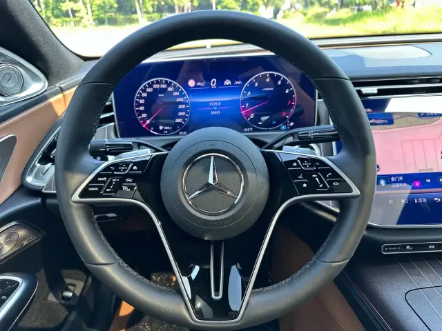 Mercedes-Benz E-Class — Фото автомобиля 15