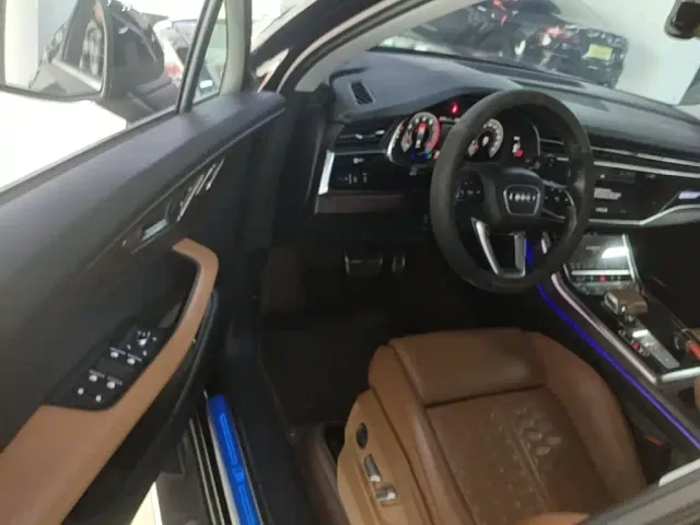 Audi Q7 — Фото автомобиля 15
