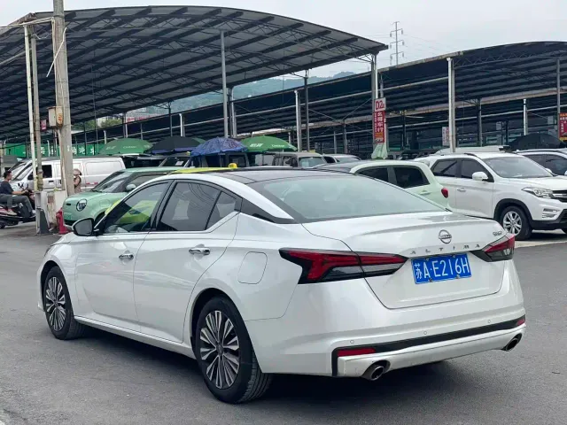 Nissan Teana — Фото автомобиля 6
