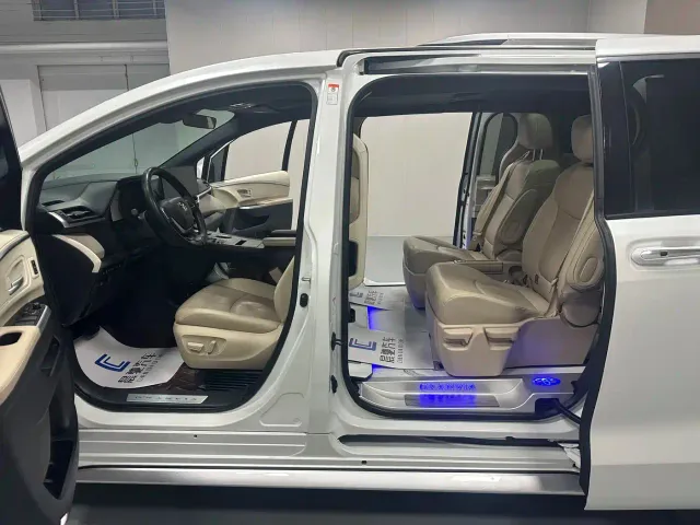 Toyota Granvia — Фото автомобиля 11