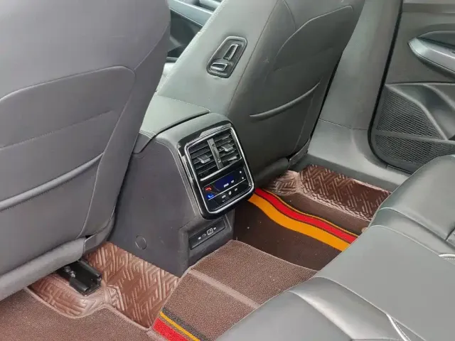 Volkswagen Passat — Фото автомобиля 9