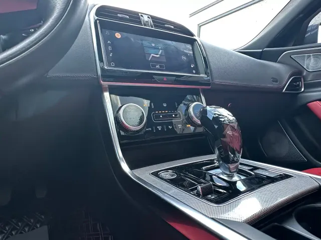 Jaguar XEL — Фото автомобиля 7